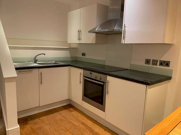 2 Bedroom Flat To Rent In Kennington Road, London, SE11
