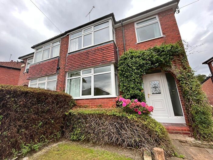 3 Bedroom Semi Detached House To Rent In Hollin Park Mount, Roundhay, Leeds, LS8