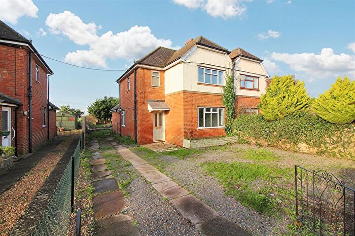 3 Bedroom Semi-Detached House For Sale In Stratford Road, Nash, Milton Keynes, MK17