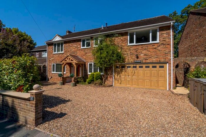 5 Bedroom Detached House To Rent In Pound Lane, Marlow, SL7