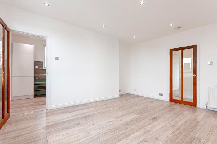 2 Bedroom Flat For Sale In Hilton Drive, Hilton, Aberdeen, AB24