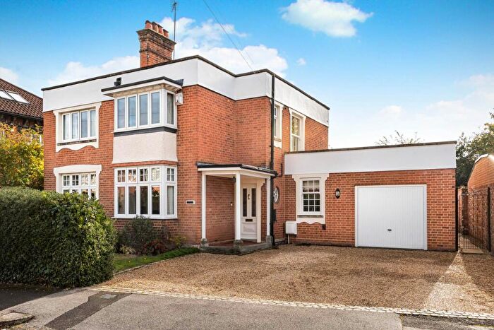 4 Bedroom Detached House For Sale In Belle Avenue, Reading, RG6