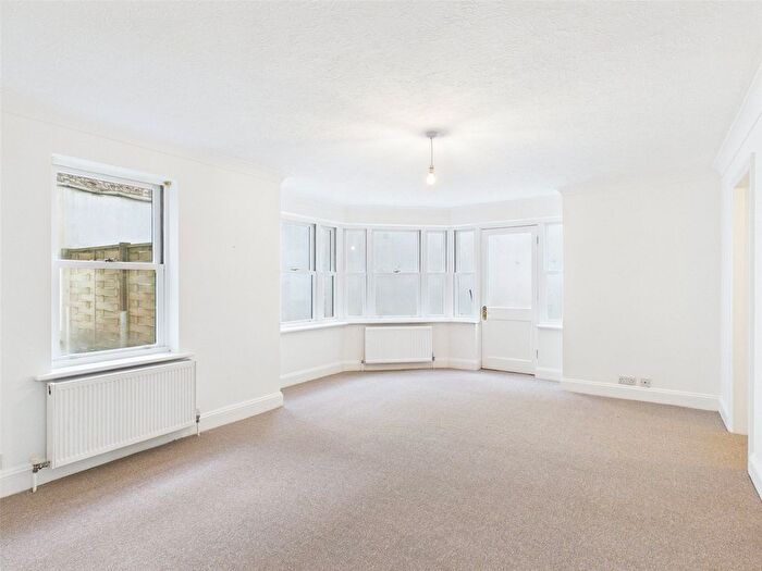 1 Bedroom Flat To Rent In Regency Square, Brighton, BN1