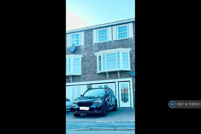 4 Bedroom Semi-Detached House To Rent In Tubbenden Lane, Orpington, BR6