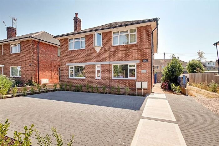2 Bedroom Flat For Sale In Princess Avenue, Tarring, Worthing, West Sussex, BN13