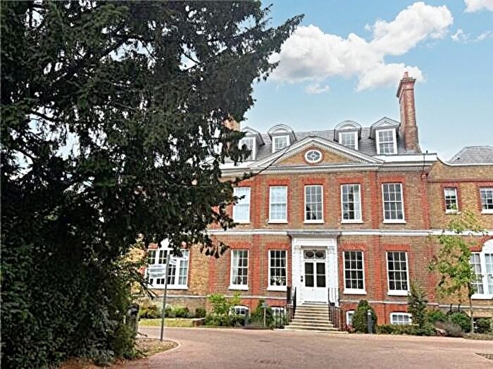 2 Bedroom Flat For Sale In Chalk Lane, Epsom, KT18