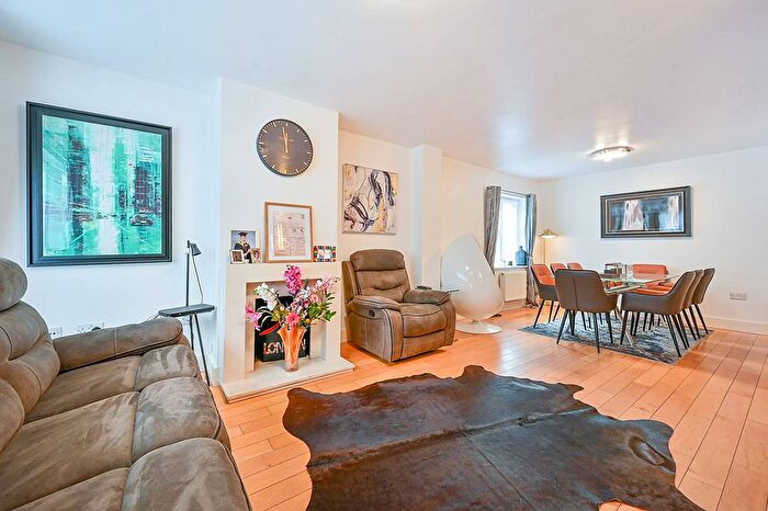 4 Bedroom Property For Sale In Robinsons Close, West Ealing, London, W13