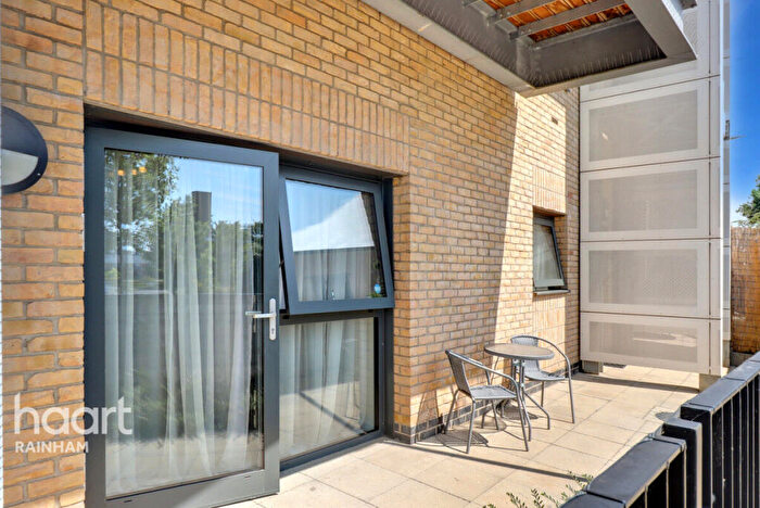 1 Bedroom Apartment For Sale In Blueberry Court, Rainham, RM13