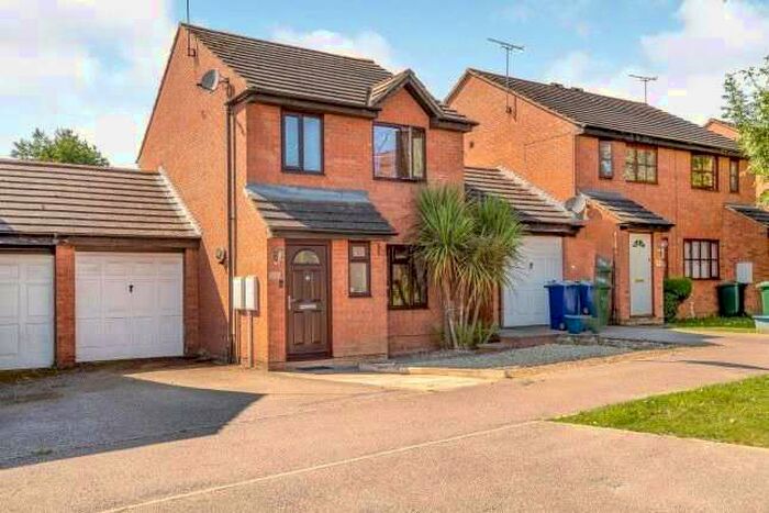3 Bedroom Link Detached House To Rent In 2 School Row, School View, Banbury, Oxfordshire, OX16