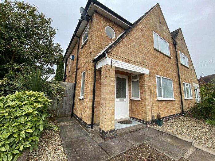 3 Bedroom Semi-Detached House To Rent In Steyning Crescent, Glenfield, LE3