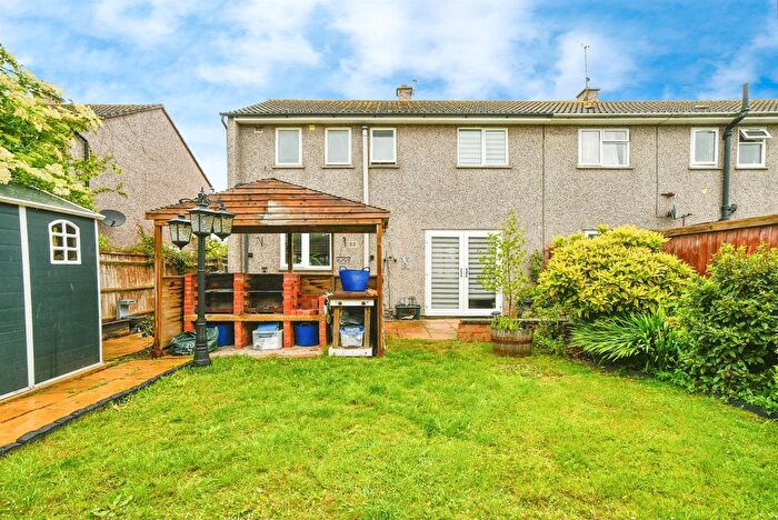 3 Bedroom End Of Terrace House For Sale In Dulverton Avenue, Swindon, SN3