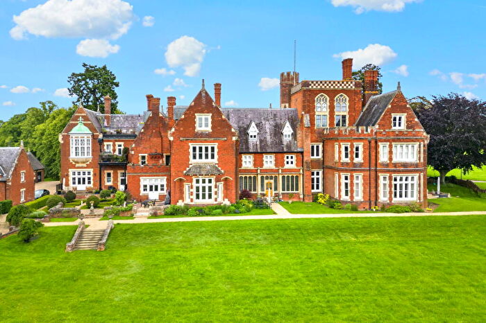 2 Bedroom Apartment For Sale In South Lawn, Frogmore Hall, Frogmore Park, SG14