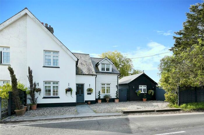 3 Bedroom Semi-Detached House For Sale In Billericay Road, Herongate, Brentwood, CM13