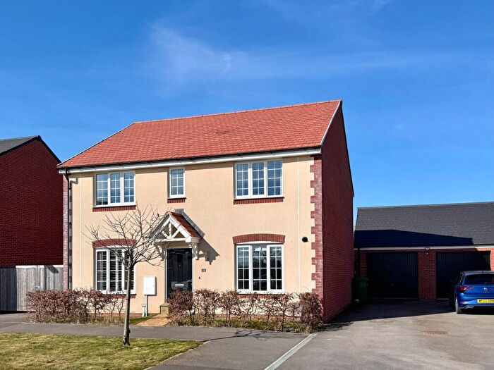 4 Bedroom Detached House For Sale In Ballingers, Shrivenham, SN6