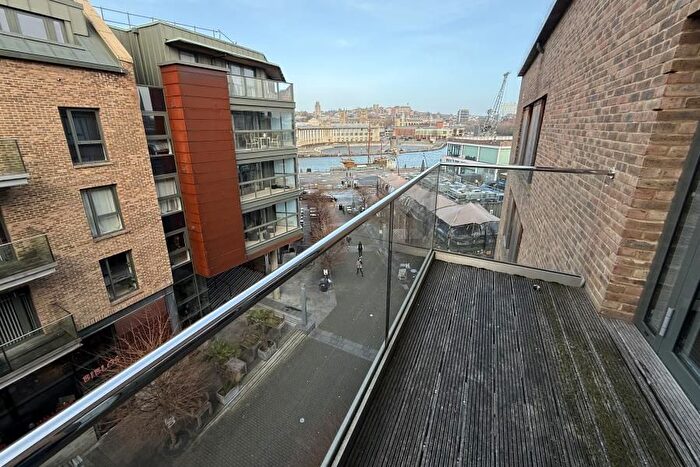 1 Bedroom Flat To Rent In Gaol Ferry Steps, Bristol, BS1