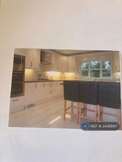 3 Bedroom Bungalow To Rent In Leaside Avenue, Oldham Lancashire, OL1