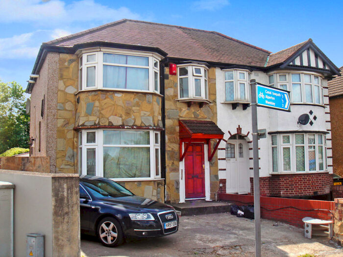 Flat To Rent In Park Royal, London, NW10