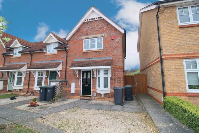 2 Bedroom End Of Terrace House To Rent In Tulip Close, Biggleswade, SG18