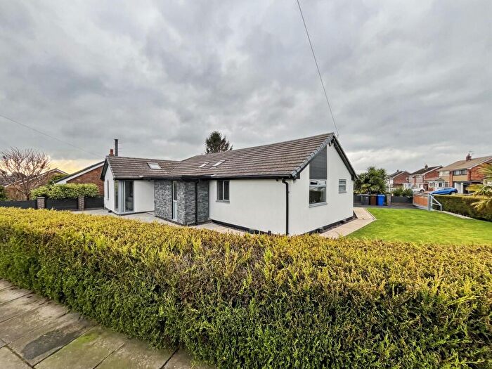 3 Bedroom Detached House For Sale In Kennedy Drive, Bury, BL9