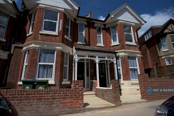 8 Bedroom Terraced House To Rent In Tennyson Road, Southampton, SO17