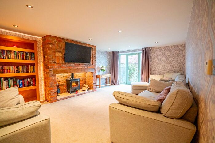 4 Bedroom Barn Conversion For Sale In The Threshing Barn, Cranshaw Lane, Widnes, WA8