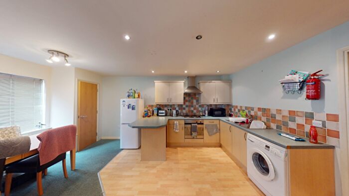 2 Bedroom Flat To Rent In Flat Royal Victoria Court, NG7