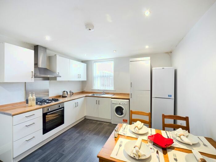 3 Bedroom Flat To Rent In Meldon Terrace, Heaton, Newcastle Upon Tyne, Tyne And Wear, NE6