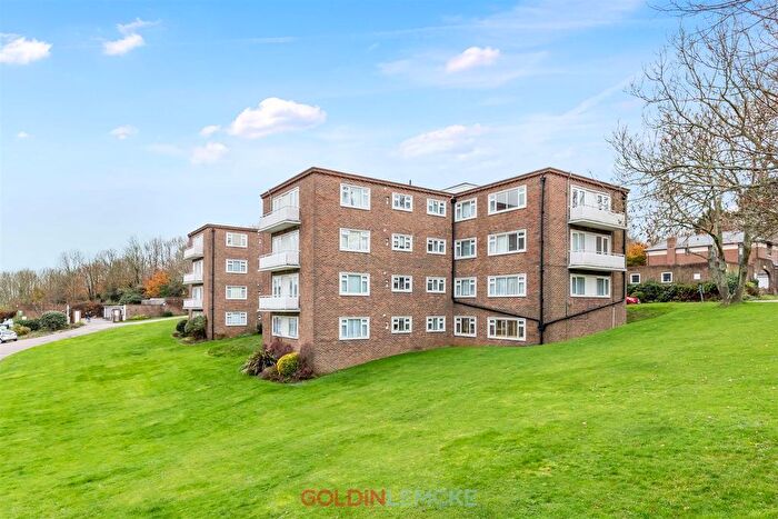 3 Bedroom Flat To Rent In Dyke Road Avenue, Hove, BN3