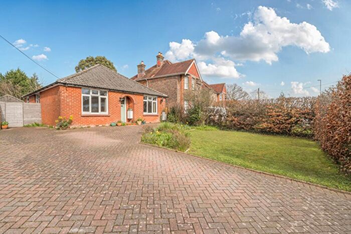 3 Bedroom Bungalow For Sale In Fair Oak Road, Eastleigh, Hampshire, SO50