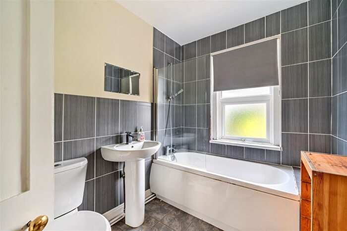 2 Bedroom End Of Terrace House To Rent In Broadshard, Crewkerne, TA18