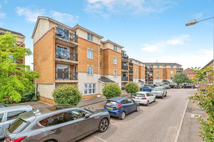 2 Bedroom Flat For Sale In Sewell Close, Chafford Hundred, Grays, Essex, RM16