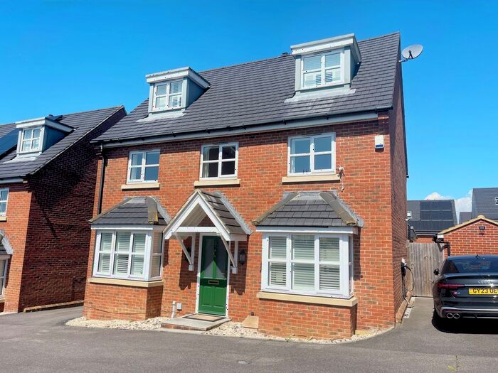 5 Bedroom Detached House To Rent In Larkspur Drive, Burgess Hill, West Sussex, RH15