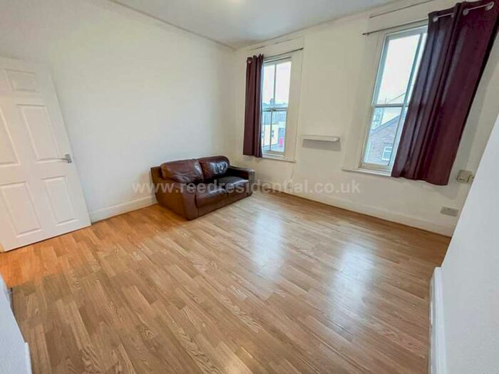 1 Bedroom Flat To Rent In West Street, Southend On Sea, SS2