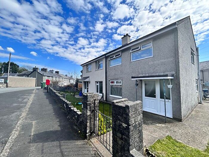 3 Bedroom House To Rent In Bro Pedr Ffardd, Garndolbenmaen, LL51