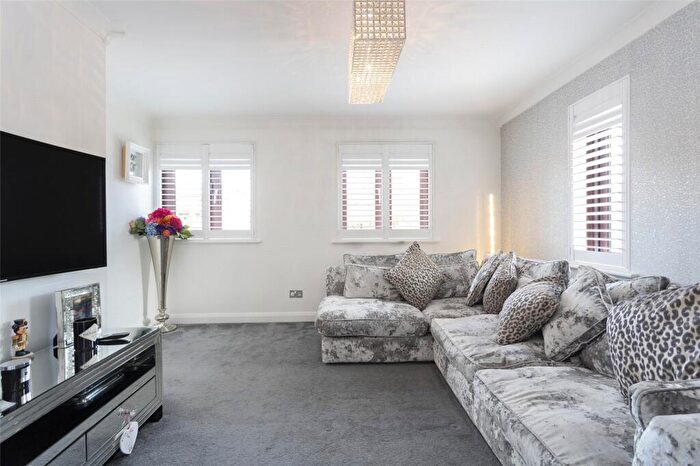 2 Bedroom Apartment For Sale In Cedar Close, Buckhurst Hill, IG9
