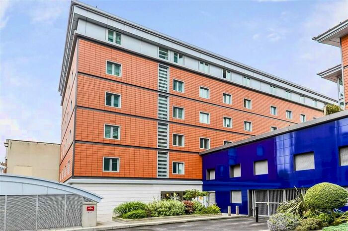 1 Bedroom Flat To Rent In Westminster Bridge Road, London, SE1