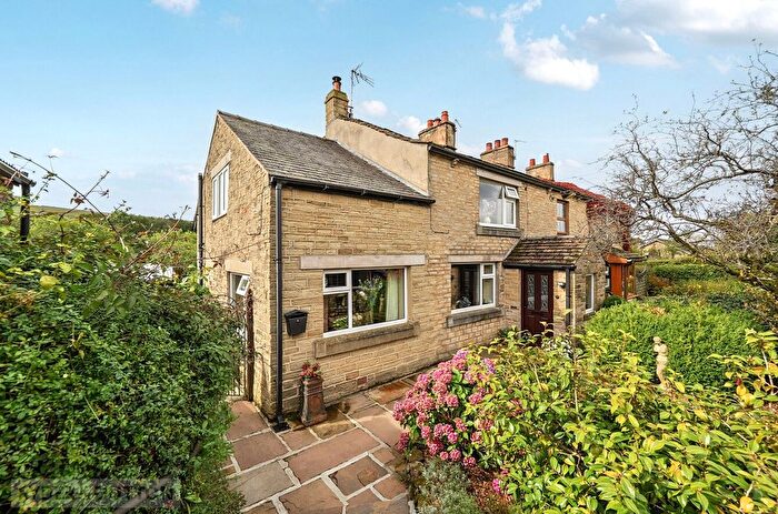 3 Bedroom End Of Terrace House For Sale In Coombes Lane, Charlesworth, Glossop, Derbyshire, SK13