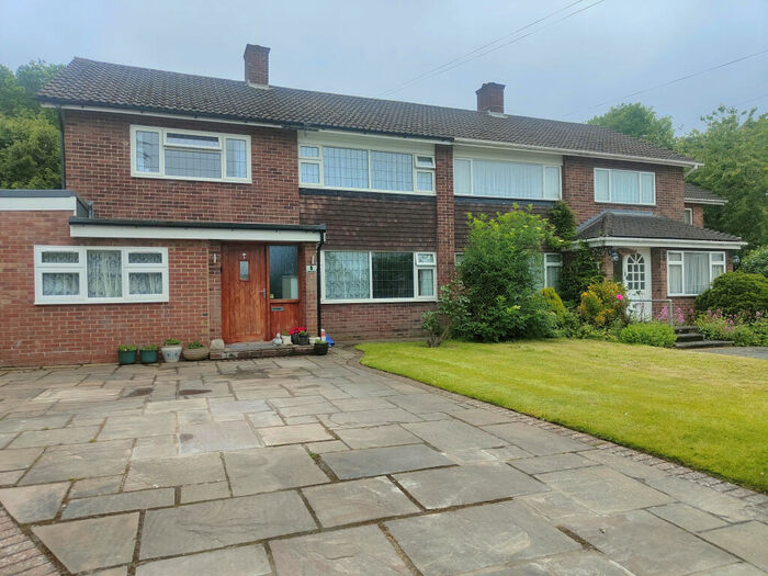 4 Bedroom Semi-Detached House To Rent In Linden Close, Orpington, BR6