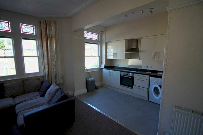 2 Bedroom Maisonette To Rent In Montrose Avenue, BS6