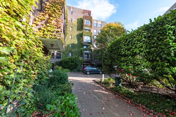 1 Bedroom Flat To Rent In Valiant House, Vicarage Crescent, SW11