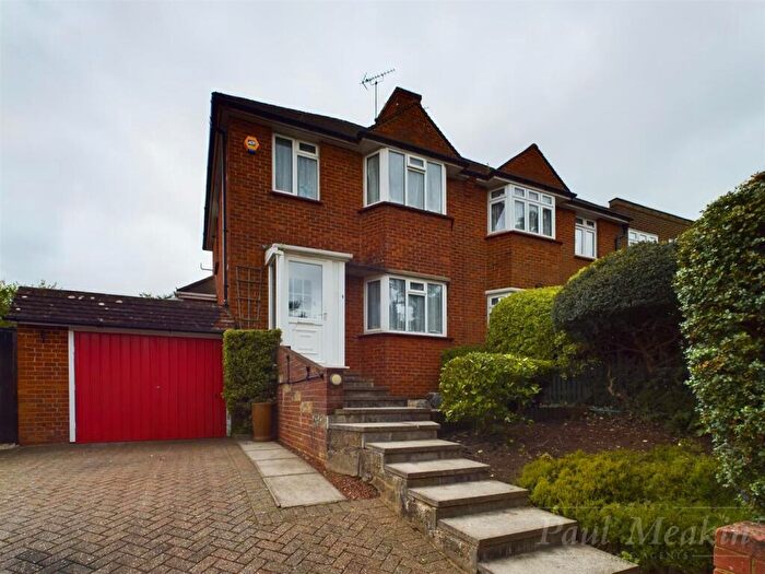 3 Bedroom Semi-Detached House To Rent In Crossways, South Croydon, CR2