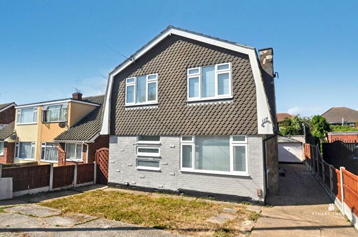 4 Bedroom Detached House For Sale In Kimberley Road, Benfleet, SS7