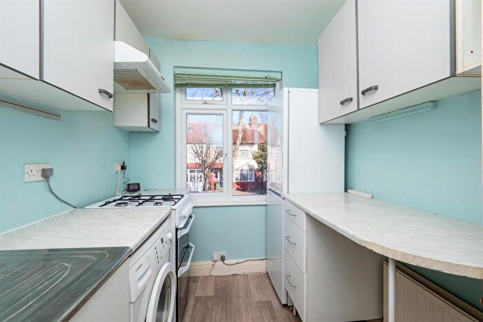 1 Bedroom Flat For Sale In Rosehill Avenue, Sutton, SM1