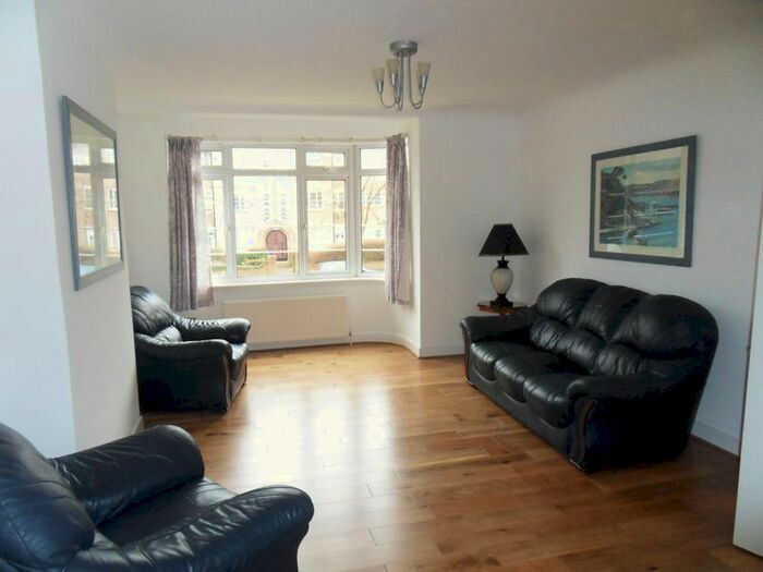 3 Bedroom Flat To Rent In Argyle Road, London, W13