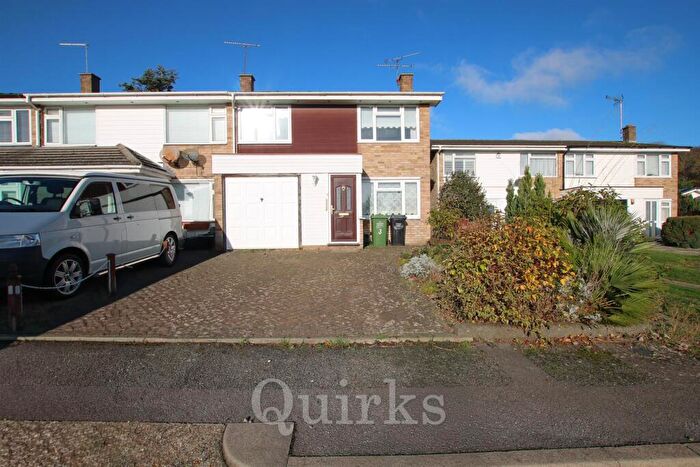 3 Bedroom End Of Terrace House For Sale In Kelvedon Close, Billericay, CM11