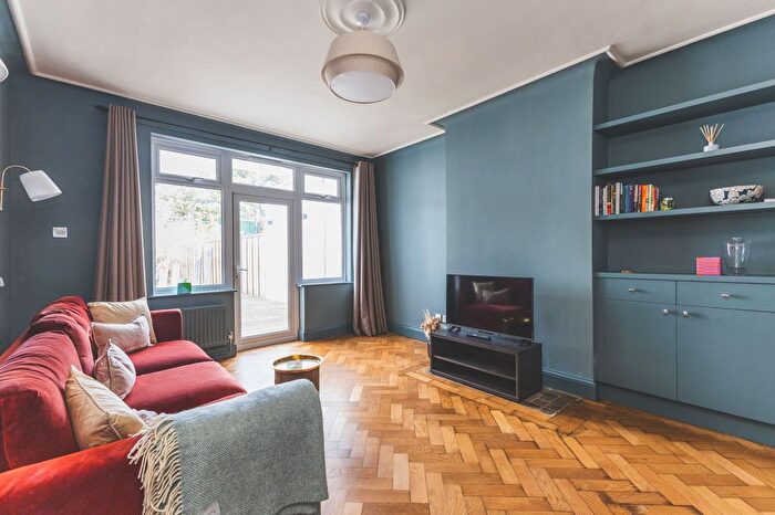 2 Bedroom Flat To Rent In Curzon Crescent, London, NW10