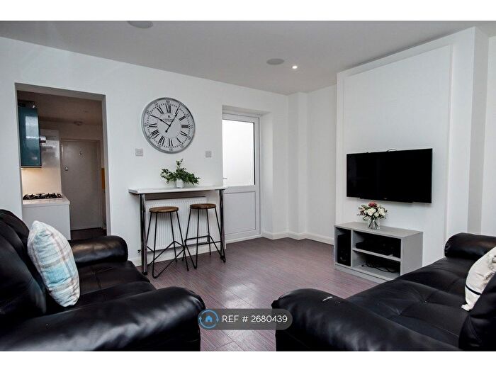 5 Bedroom Terraced House To Rent In Beresford Street, Stoke-On-Trent, ST4