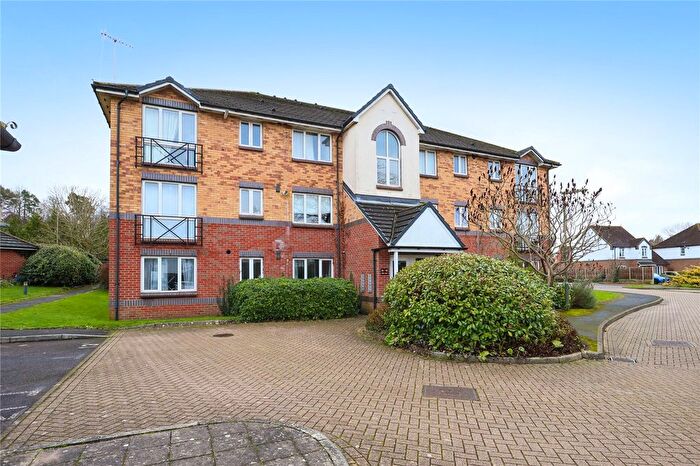 1 Bedroom Flat To Rent In Eyston Drive, Weybridge, Surrey, KT13