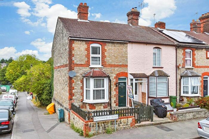 3 Bedroom End Of Terrace House For Sale In Beaconsfield Road, Maidstone, Kent, ME15