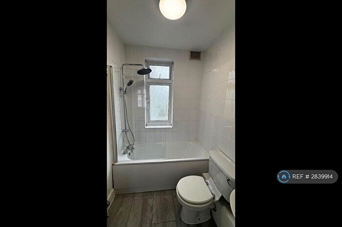 Studio To Rent In Kent Road, Dagenham (Close To Dagenham East Station), RM10